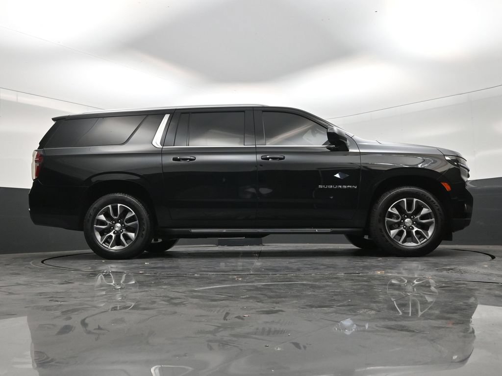 Used 2021 Chevrolet Suburban LT AWD/4WD image 24