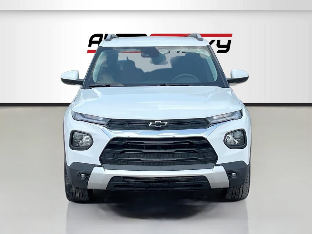 Used 2023 Chevrolet TrailBlazer LT w/ Convenience Package FWD image 2