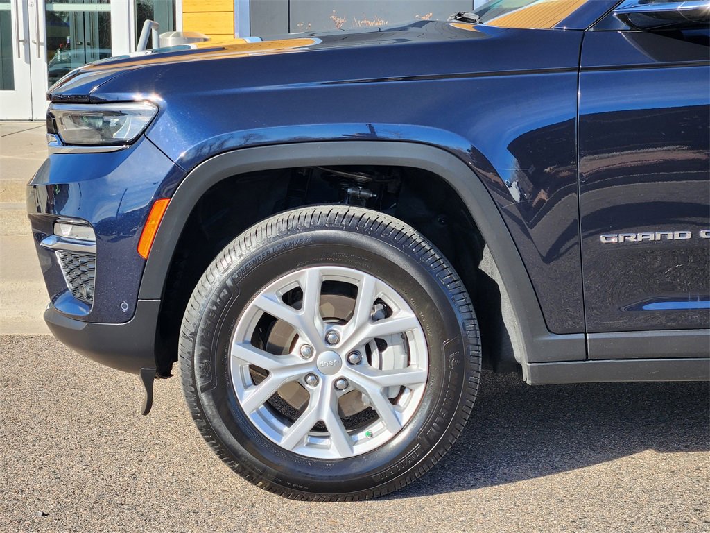 Used 2023 Jeep Grand Cherokee Limited w/ Luxury Tech Group II image 5