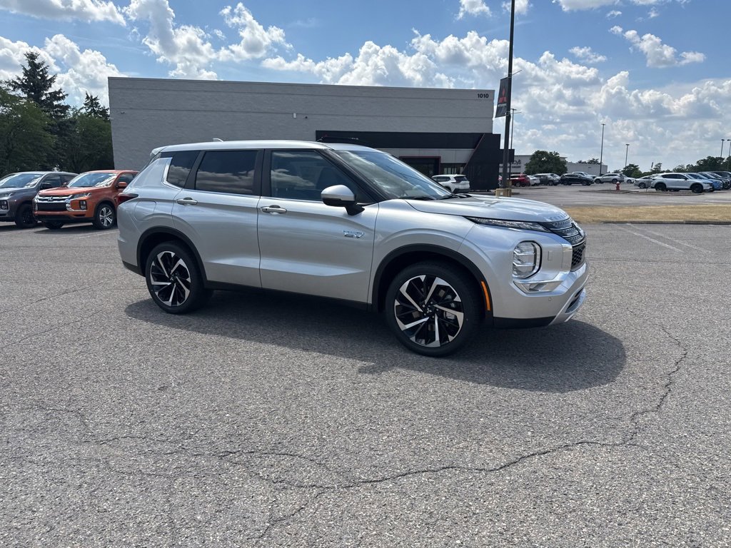 New 2025 Mitsubishi Outlander SE image 4