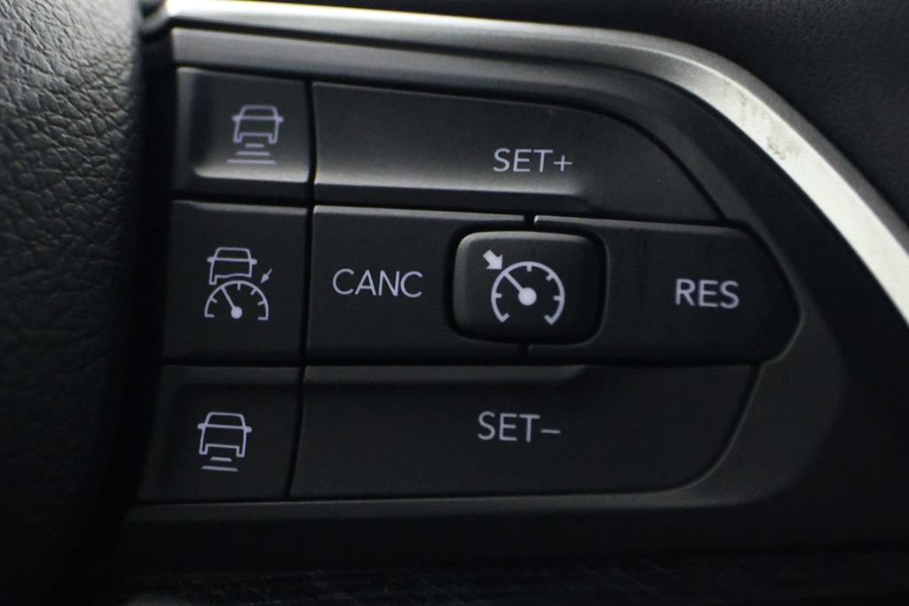 Used 2022 Jeep Grand Cherokee Trailhawk w/ Advanced Protech Group II AWD/4WD image 23
