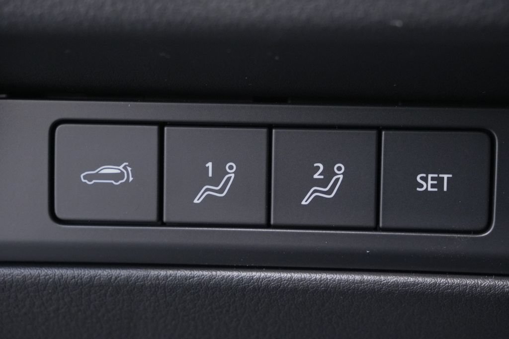 New 2025 MAZDA CX-70 Plug-In Hybrid w/ Premium Plus AWD/4WD image 52