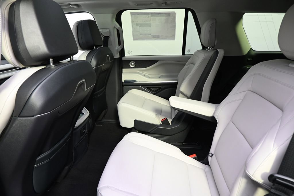 New 2026 Lincoln Navigator Reserve AWD/4WD image 21