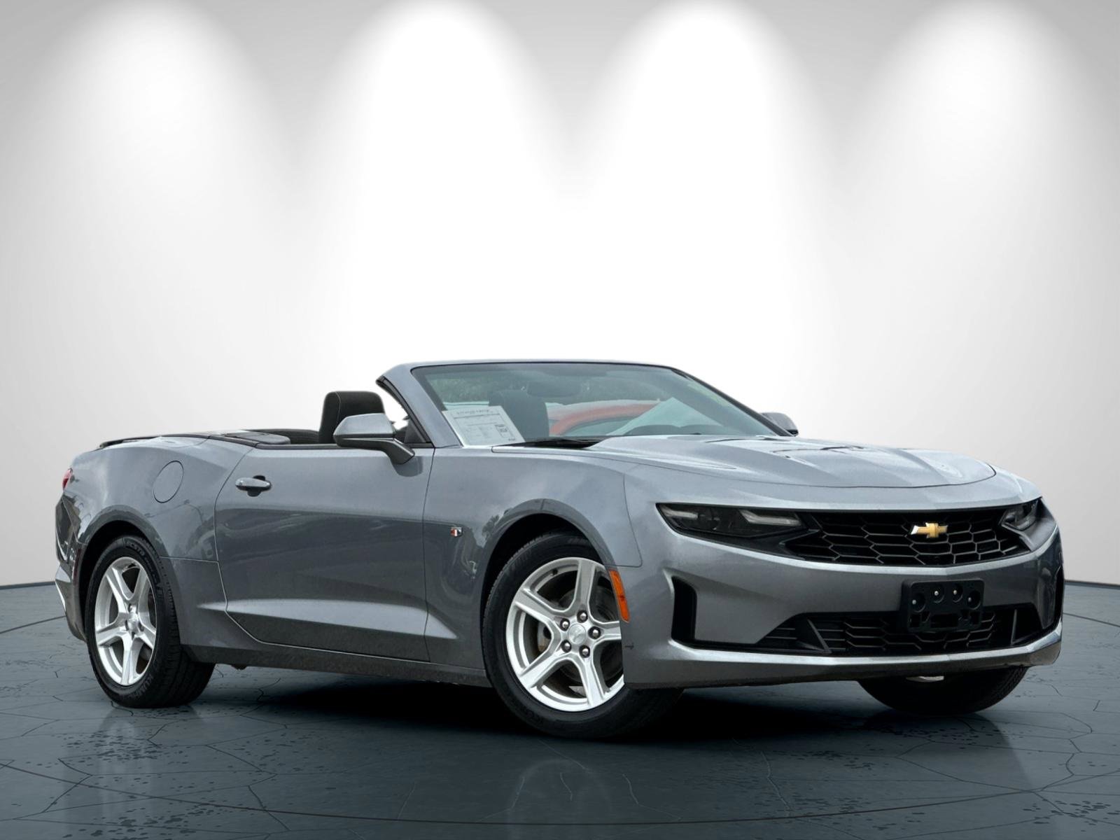 Used 2020 Chevrolet Camaro LT image 2