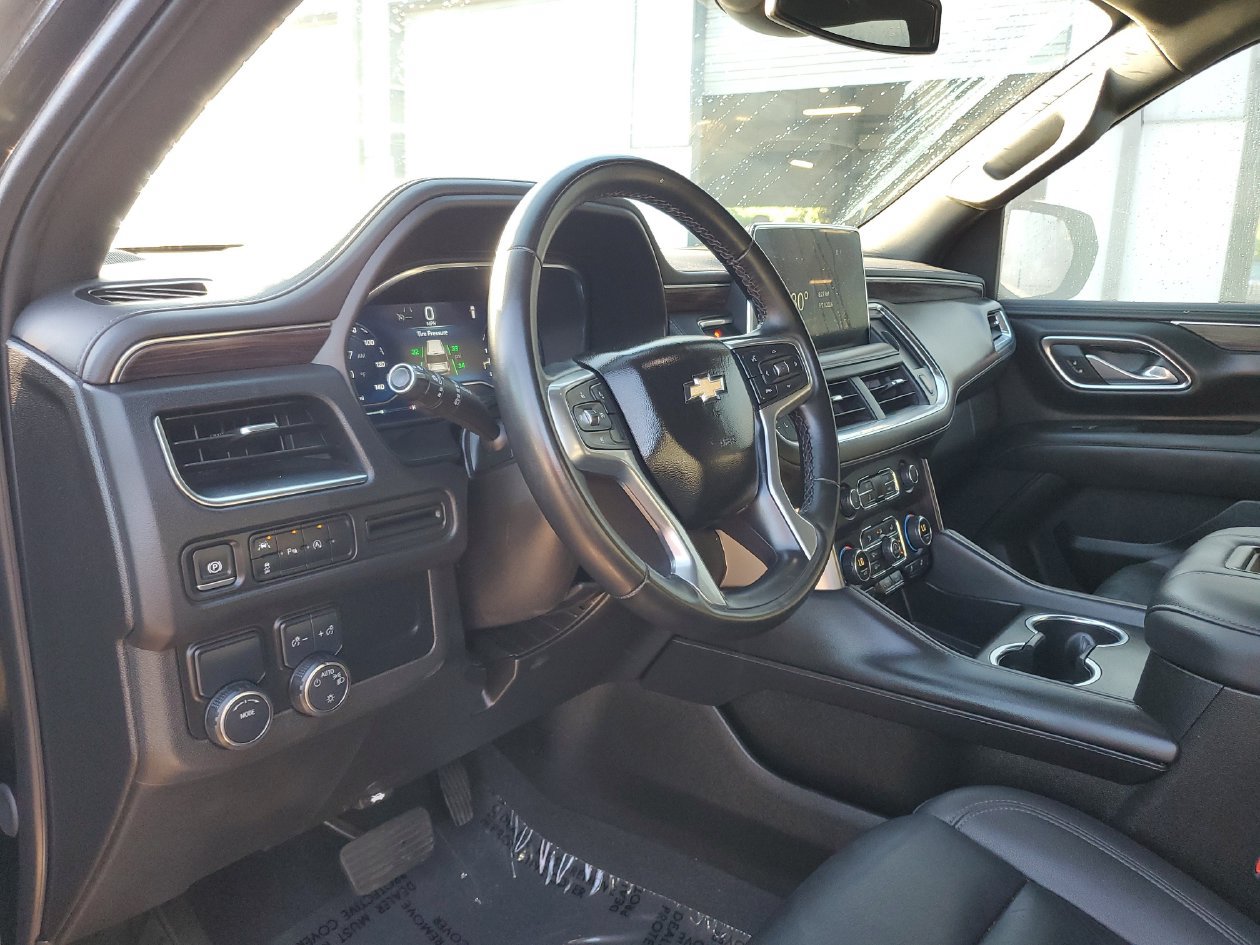 Used 2024 Chevrolet Suburban LT RWD image 18