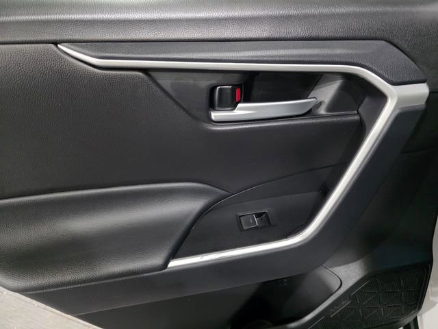 Used 2025 Toyota RAV4 XLE AWD/4WD image 11