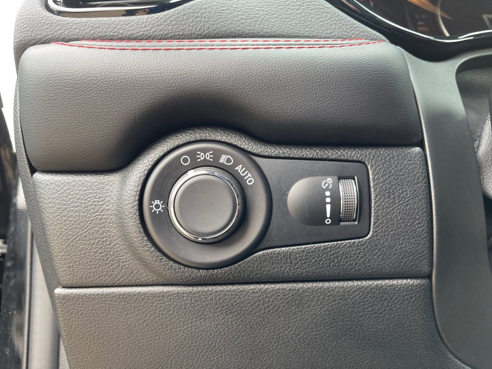 Used 2025 Dodge Durango GT image 32