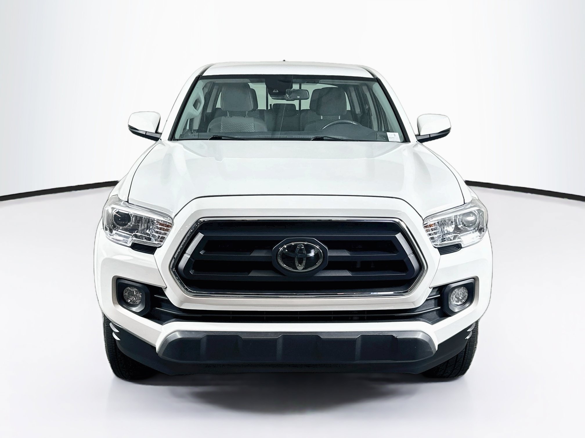 Used 2022 Toyota Tacoma SR5 w/ Technology Package RWD image 2