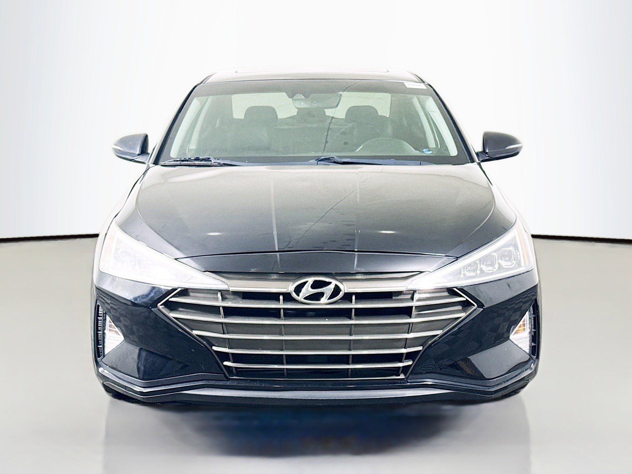 Used 2019 Hyundai Elantra Limited w/ Ultimate Package 02 FWD image 2