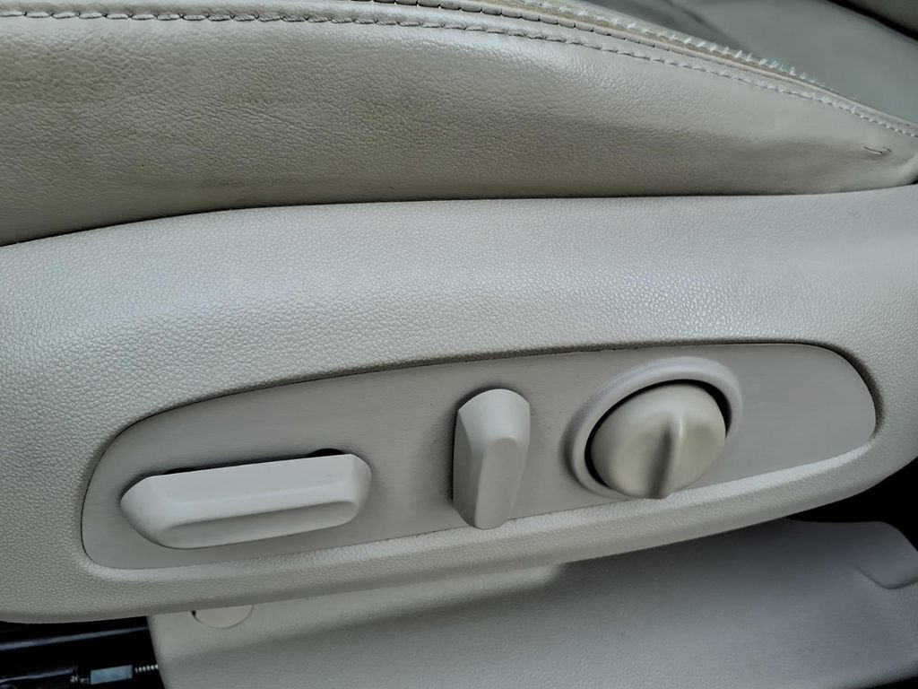 Used 2018 Buick Enclave Premium AWD/4WD image 13