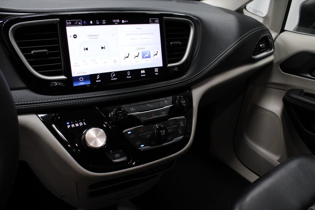 Used 2023 Chrysler Pacifica Touring-L FWD image 29