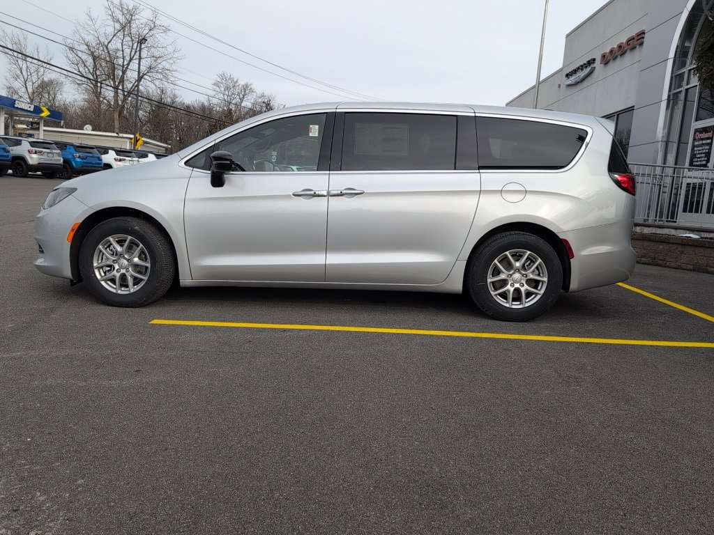 New 2026 Chrysler Voyager LX image 6