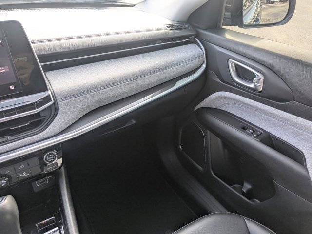 Used 2022 Jeep Compass Latitude image 18