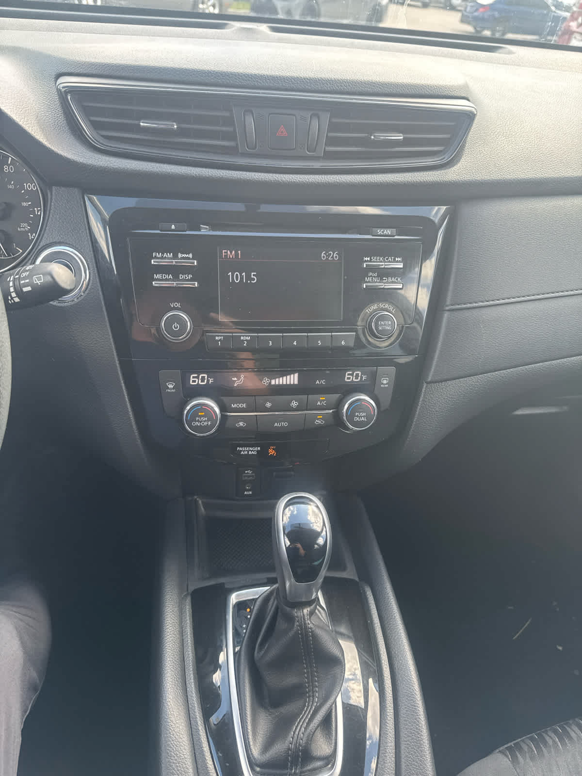 Used 2017 Nissan Rogue SV AWD/4WD image 7