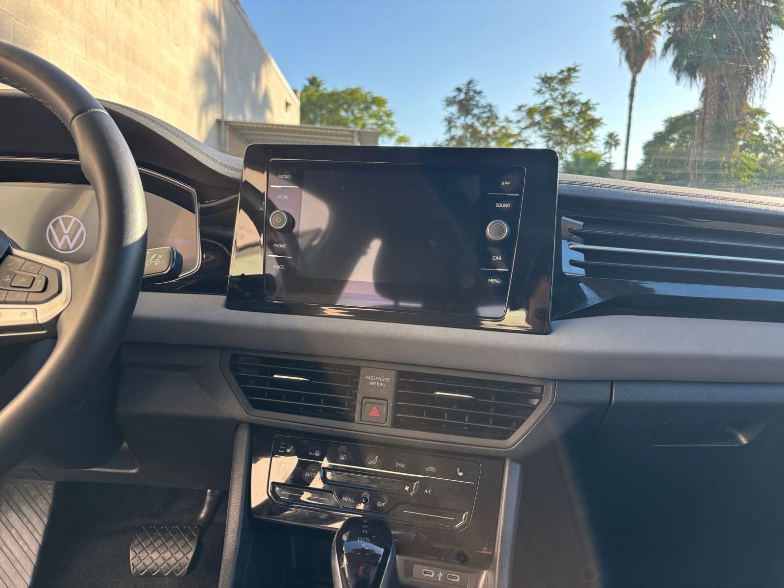 Used 2025 Volkswagen Jetta SE image 18