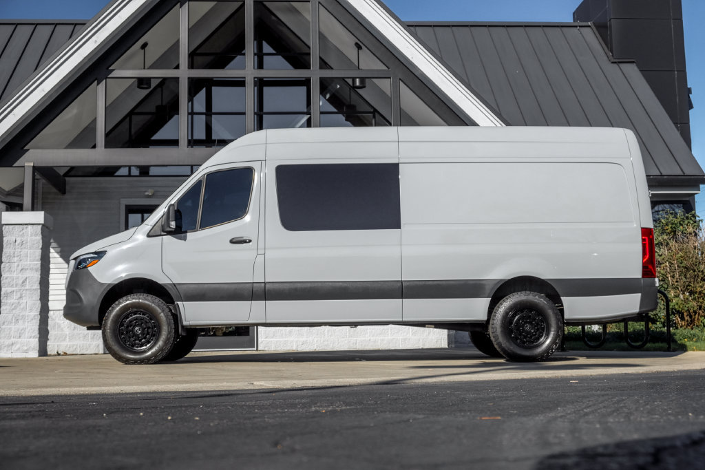 Used 2021 Freightliner Sprinter 2500 AWD/4WD image 3