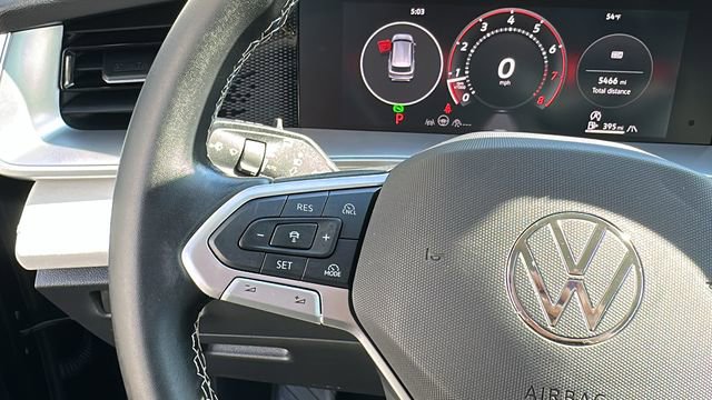 Used 2025 Volkswagen Tiguan SE AWD/4WD image 16