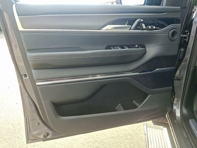 Used 2023 Jeep Grand Wagoneer Series II w/ Quick Order Packagew 28T image 12