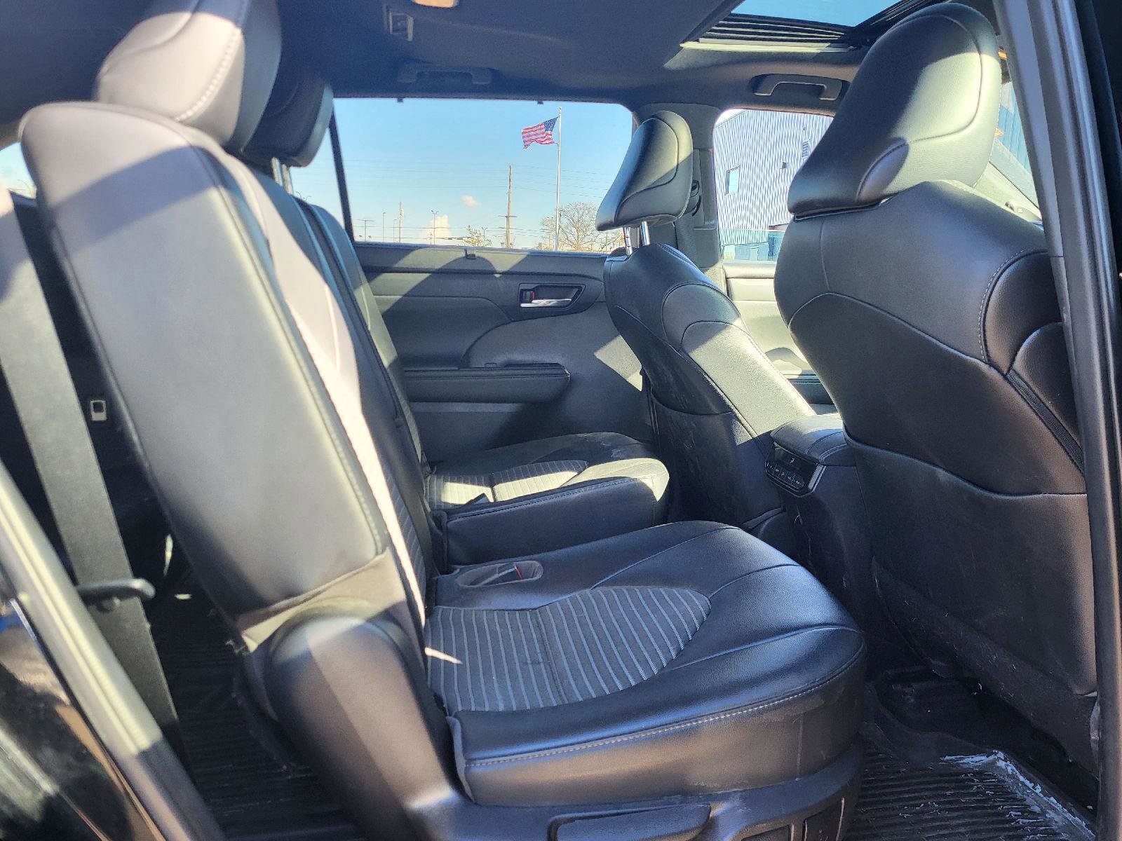 Used 2021 Toyota Highlander XSE image 11