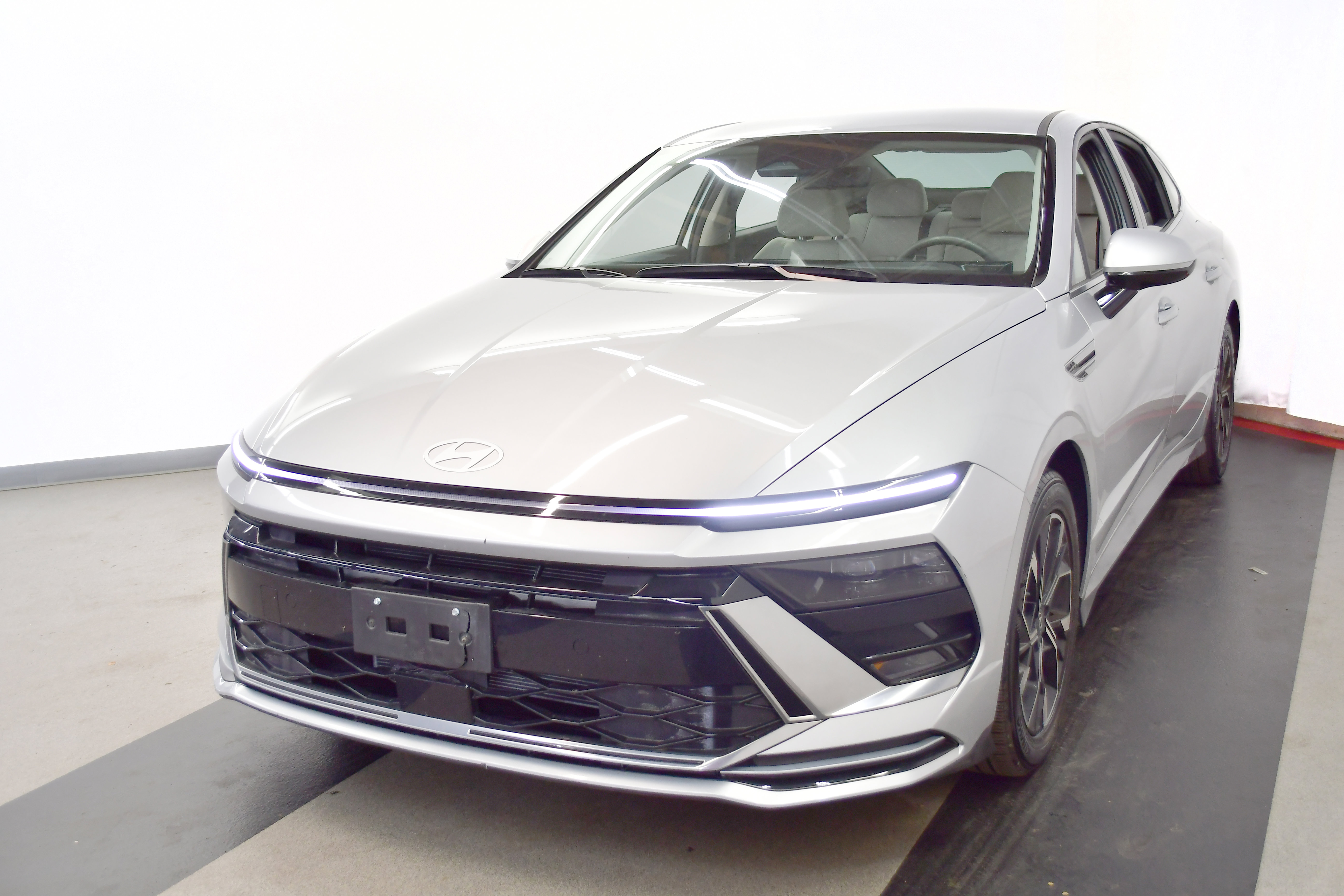 Used 2025 Hyundai Sonata SEL FWD image 4