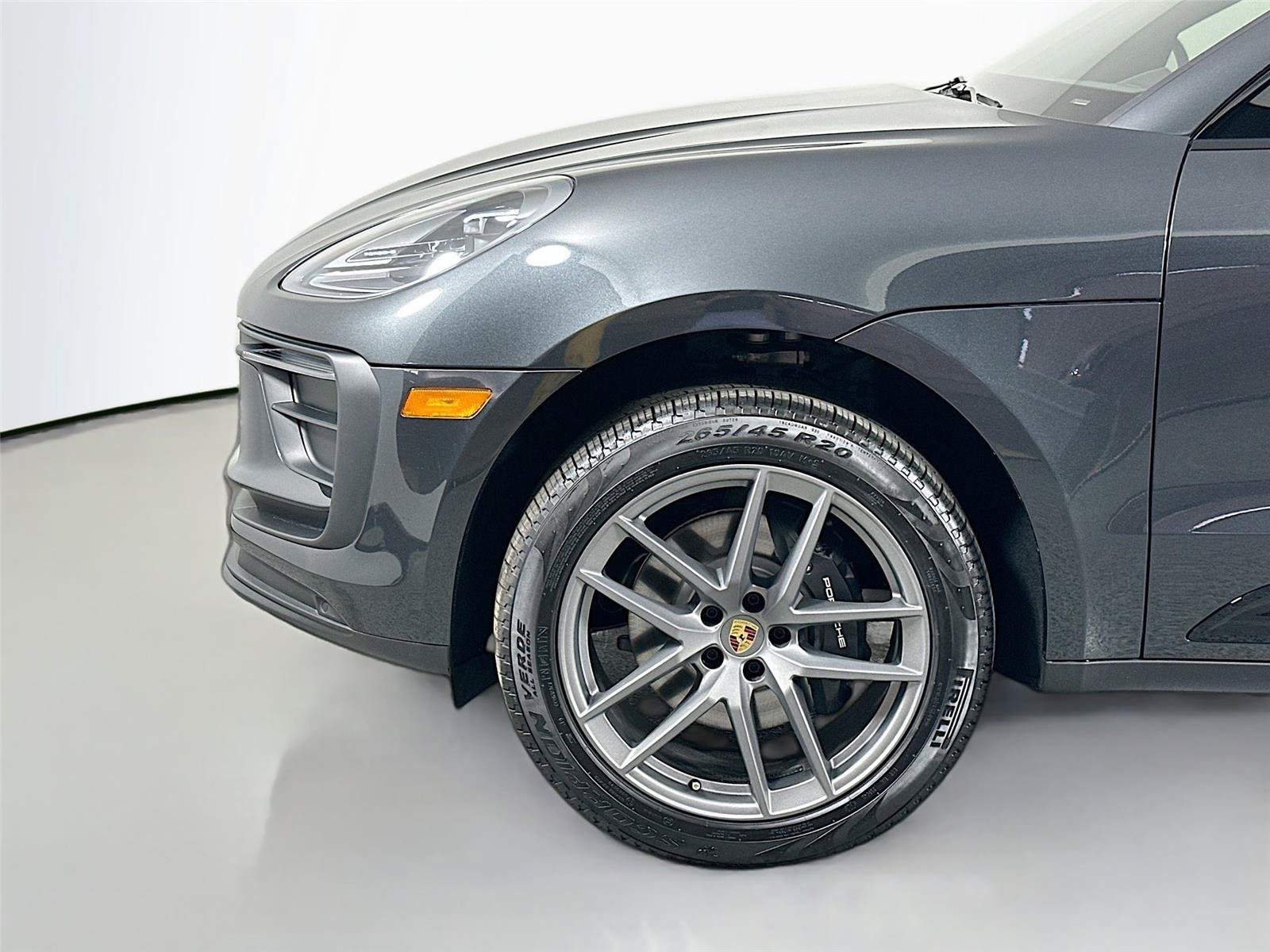 Certified 2025 Porsche Macan AWD/4WD image 11