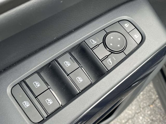 Used 2025 Nissan Pathfinder SV image 15