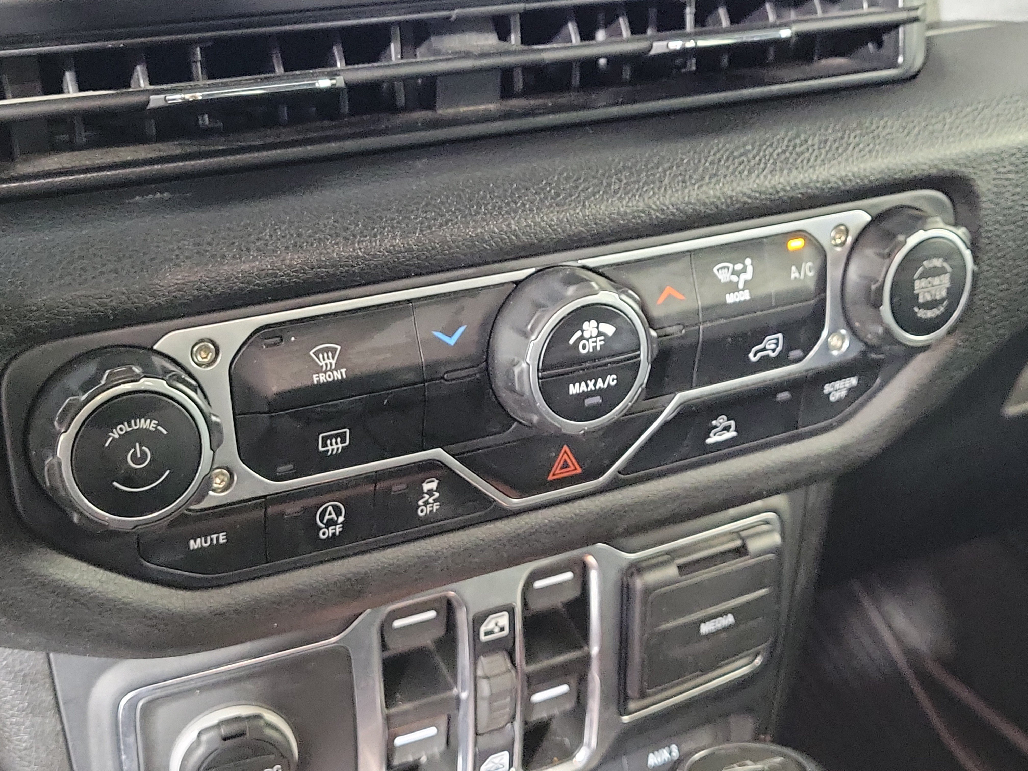 Used 2024 Jeep Gladiator Overland AWD/4WD image 20