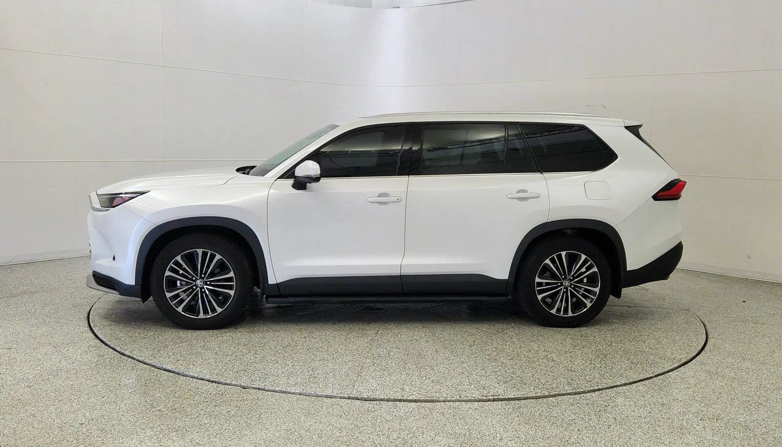 Used 2024 Toyota Grand Highlander AWD Hybrid image 4
