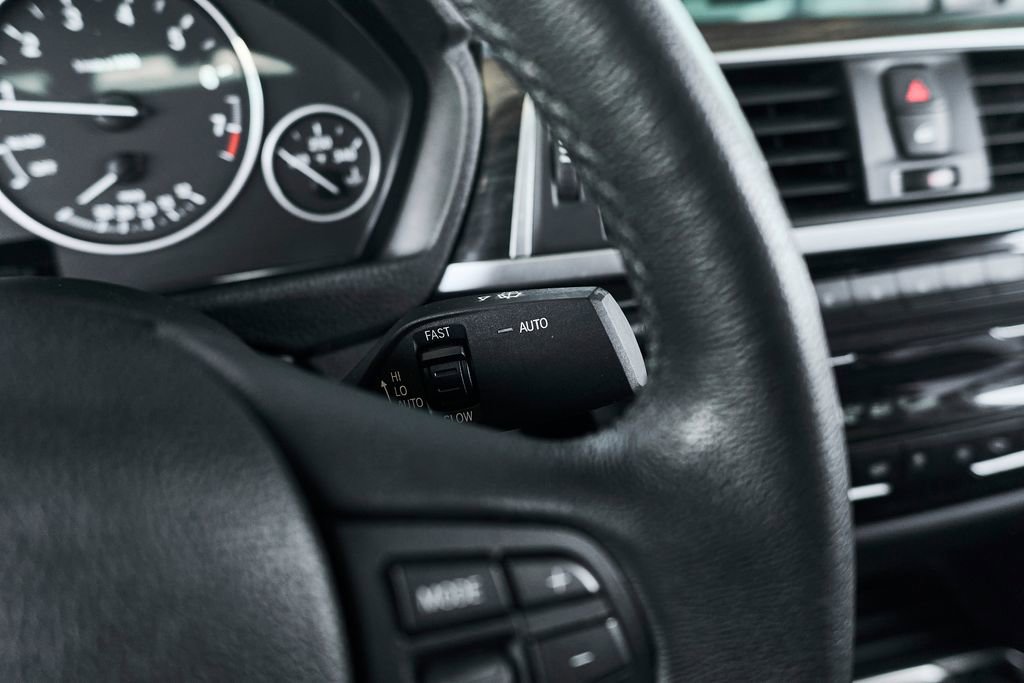 Used 2018 BMW 320i Sedan image 33