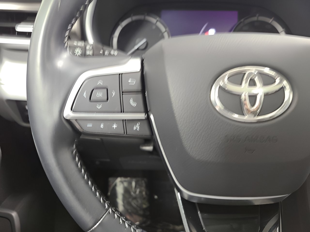 Used 2021 Toyota Highlander XLE AWD/4WD image 27