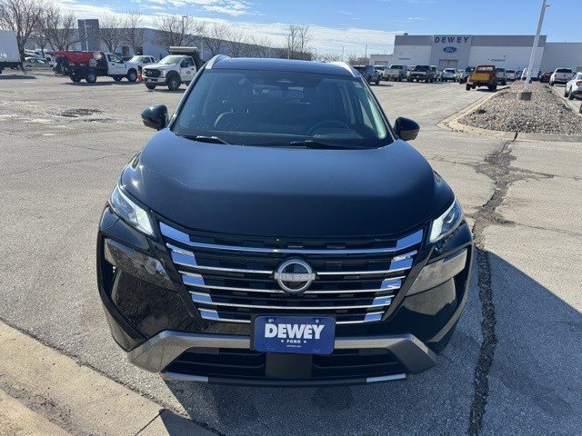 Used 2024 Nissan Rogue SL w/ SL Premium Package image 2