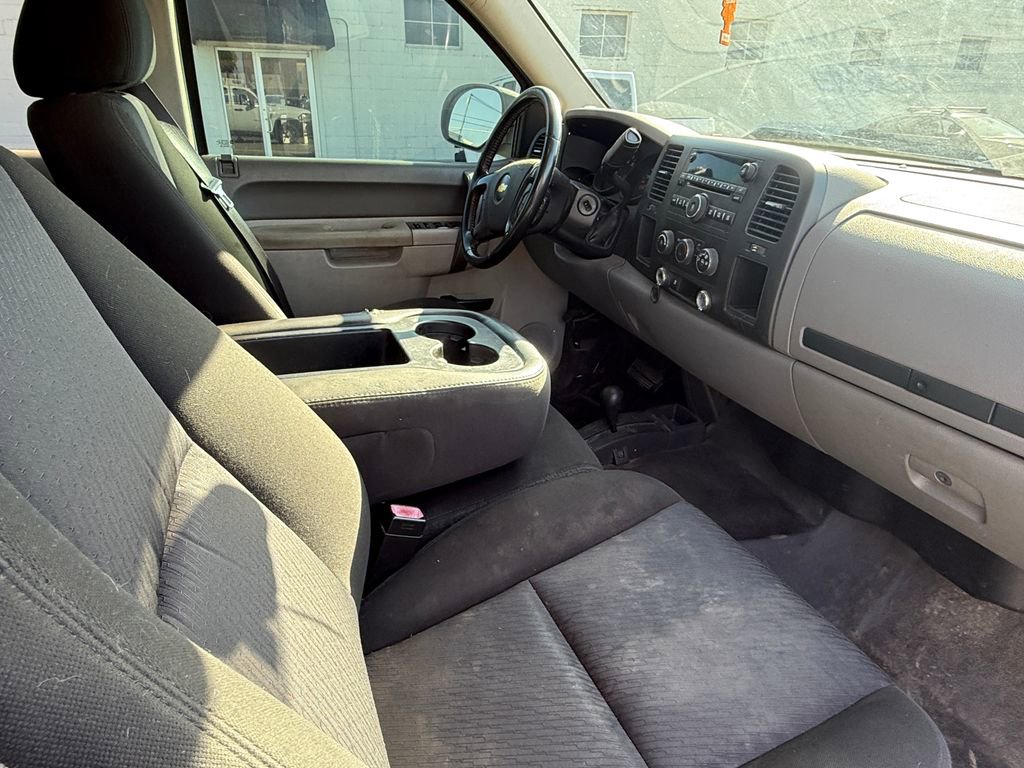 Used 2011 Chevrolet Silverado 1500 W/T AWD/4WD image 3