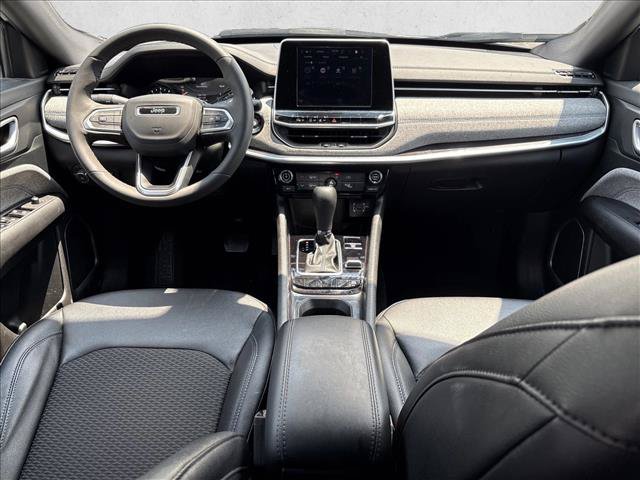 Used 2025 Jeep Compass Latitude AWD/4WD image 19