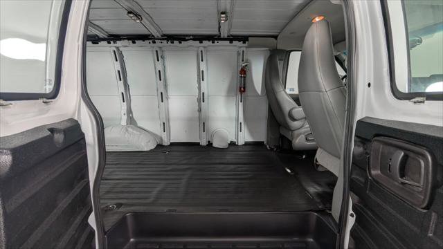 Used 2016 Chevrolet Express 2500 image 18
