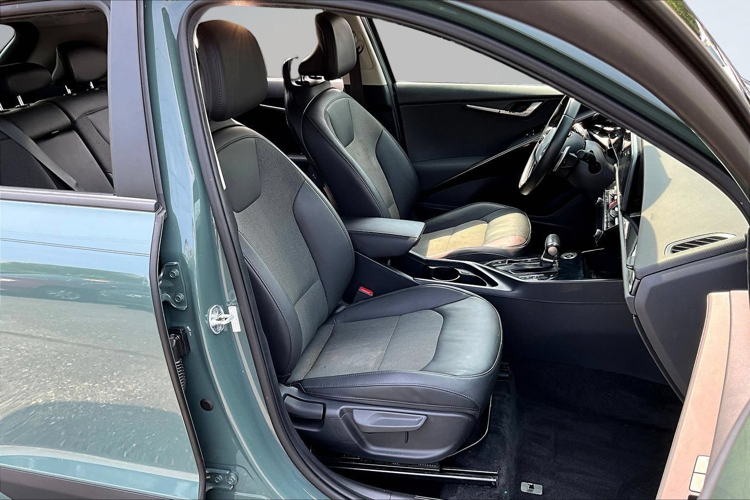 Used 2023 Kia Niro EX FWD image 26