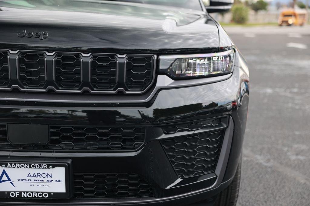 New 2026 Jeep Grand Cherokee Laredo image 5