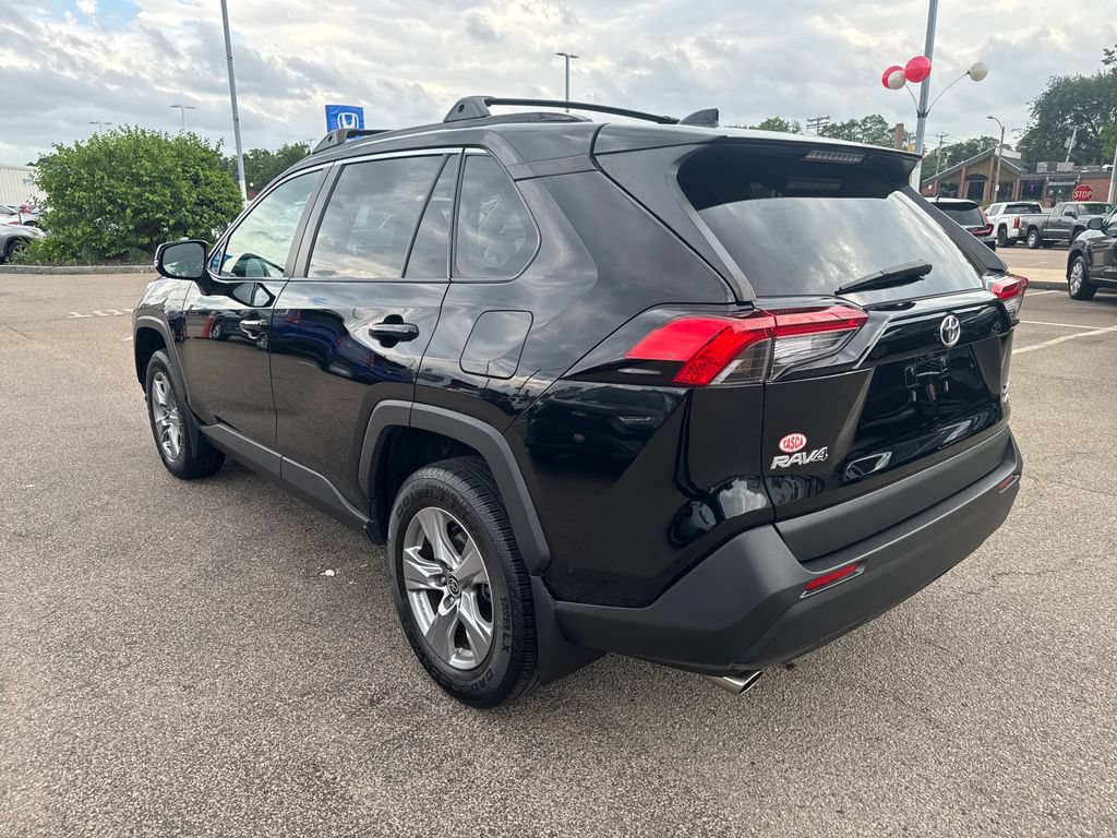 Used 2022 Toyota RAV4 XLE w/ Convenience Package AWD/4WD image 5