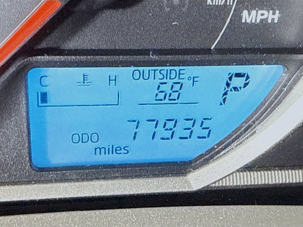 Used 2014 Toyota RAV4 XLE AWD/4WD image 4