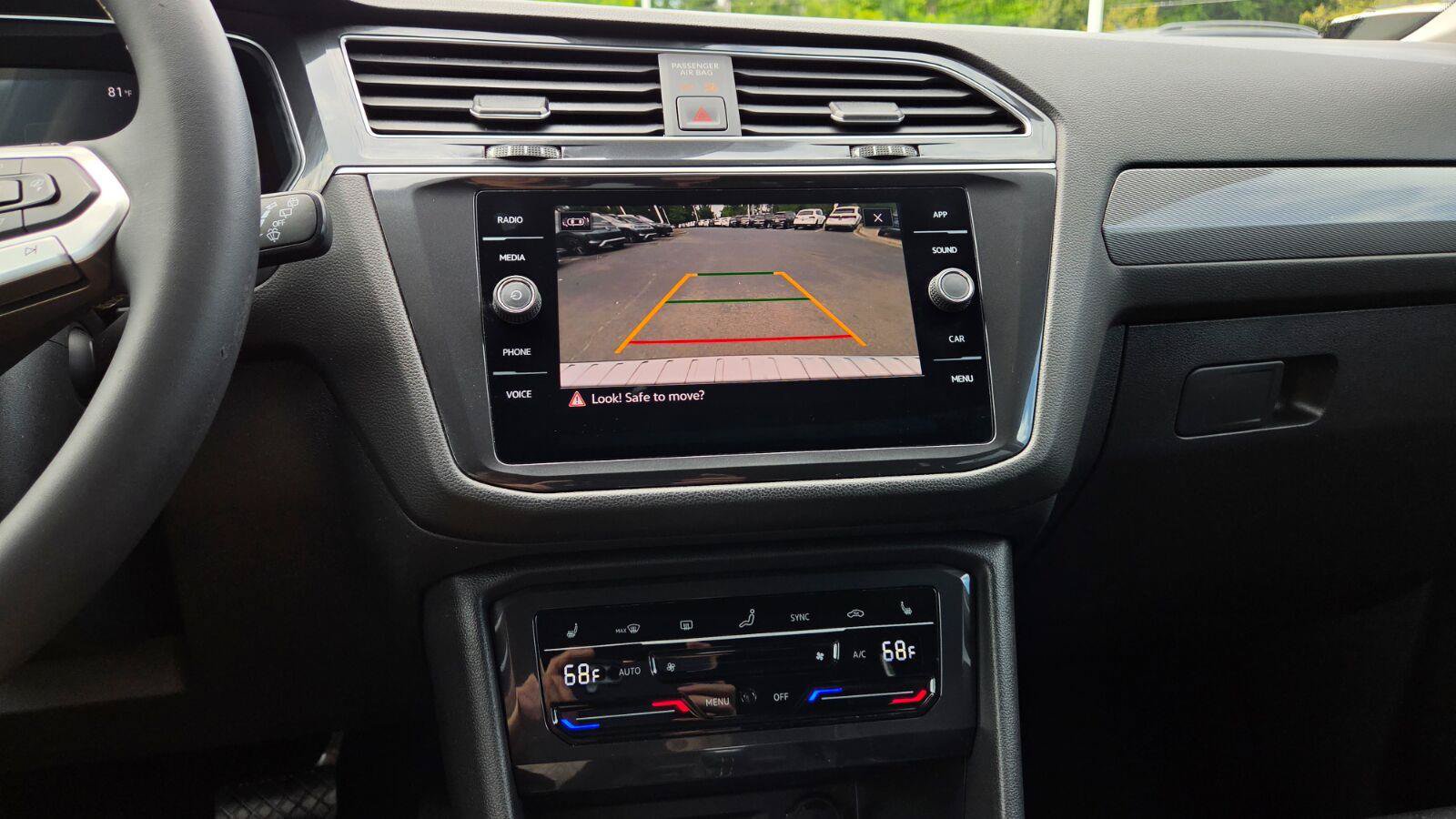 Certified 2023 Volkswagen Tiguan SE FWD image 30