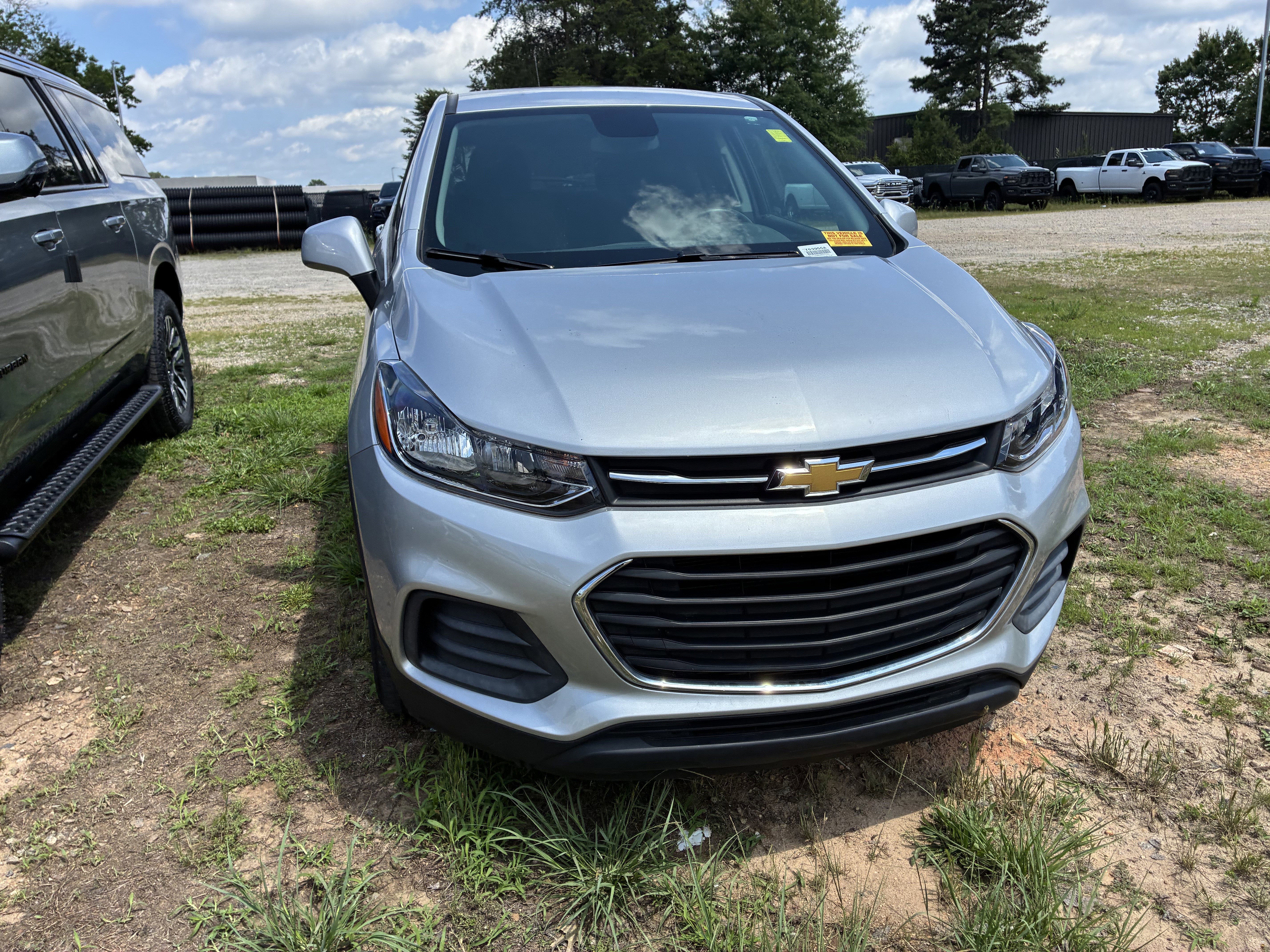 Used 2022 Chevrolet Trax LS w/ Tint and Cruise Package FWD video 2