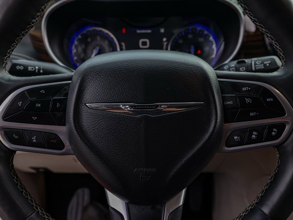 Used 2023 Chrysler Pacifica Limited image 24