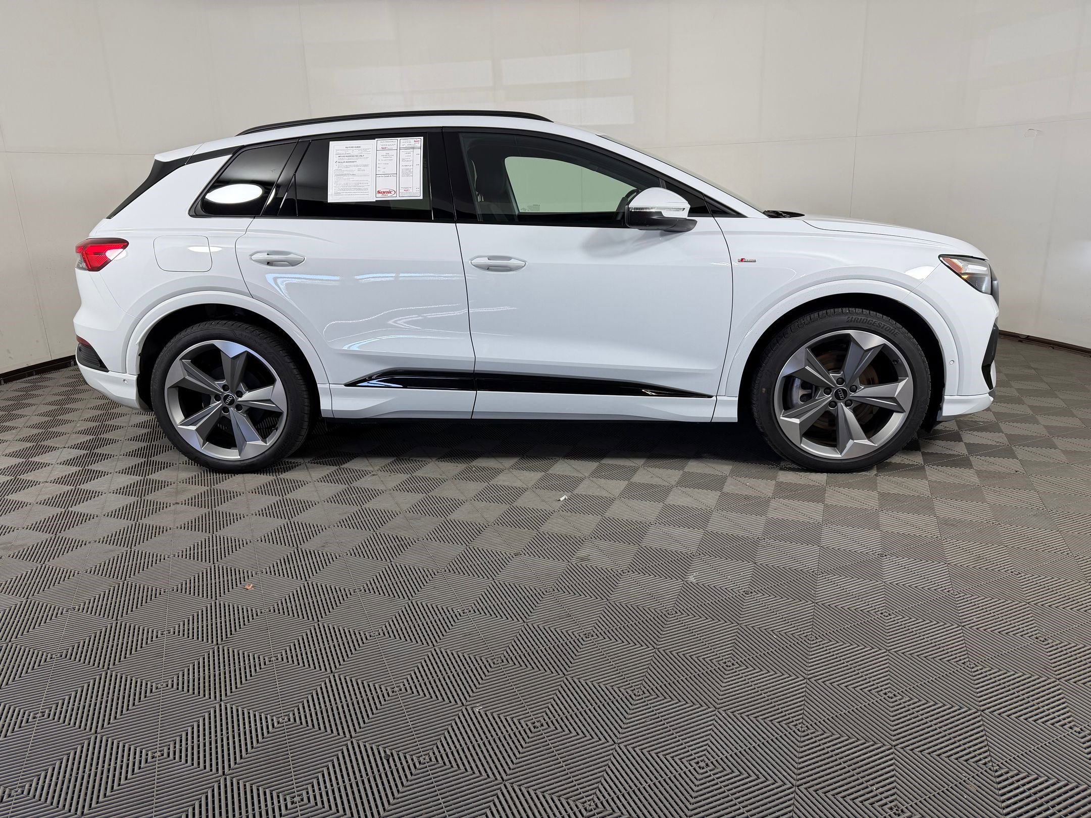 Used 2026 Audi Q4 e-tron Premium Plus w/ Premium Plus AWD/4WD image 8