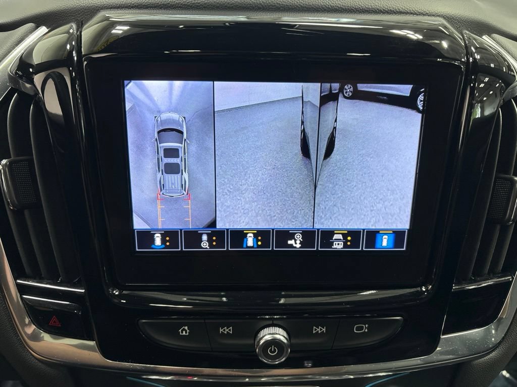 Used 2023 Chevrolet Traverse LT w/ LT Premium Package AWD/4WD image 29