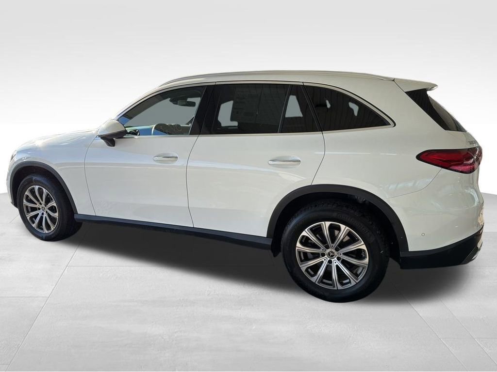 Used 2024 Mercedes-Benz GLC 300 4MATIC image 3