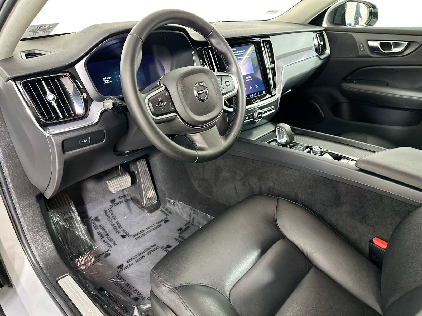 Used 2025 Volvo S60 B5 Core image 9