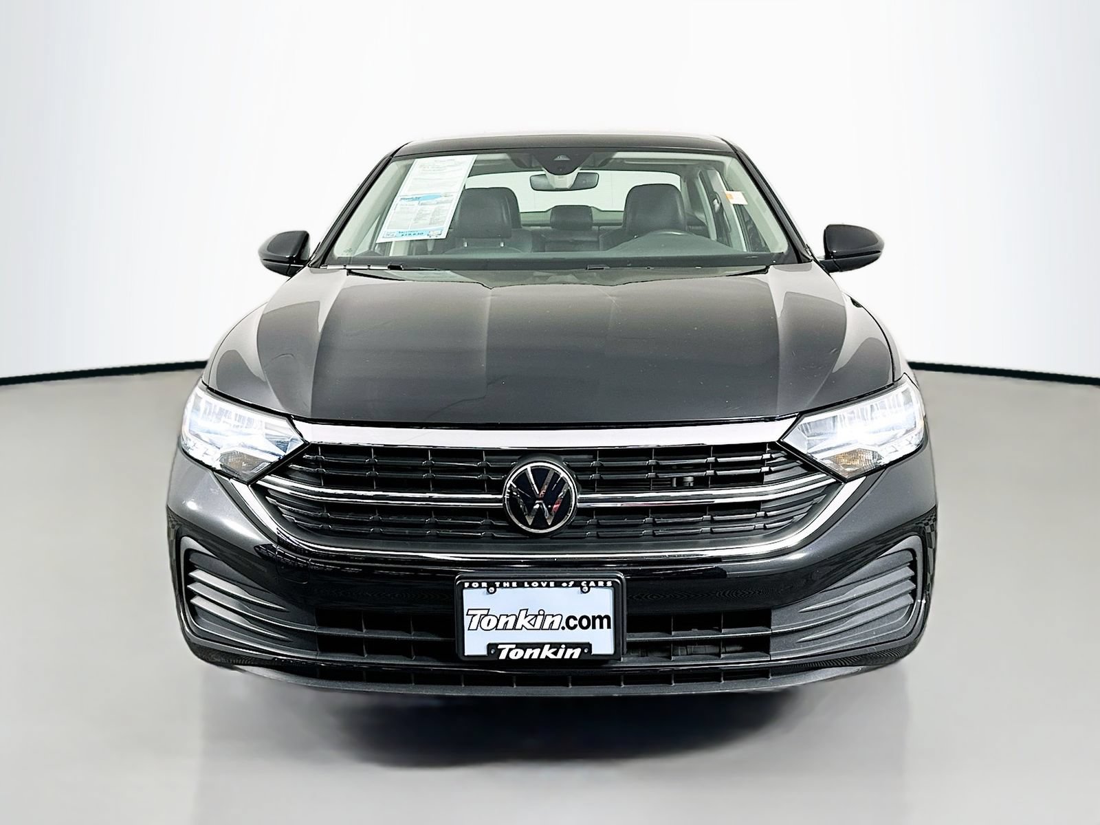 Used 2024 Volkswagen Jetta SE FWD image 2