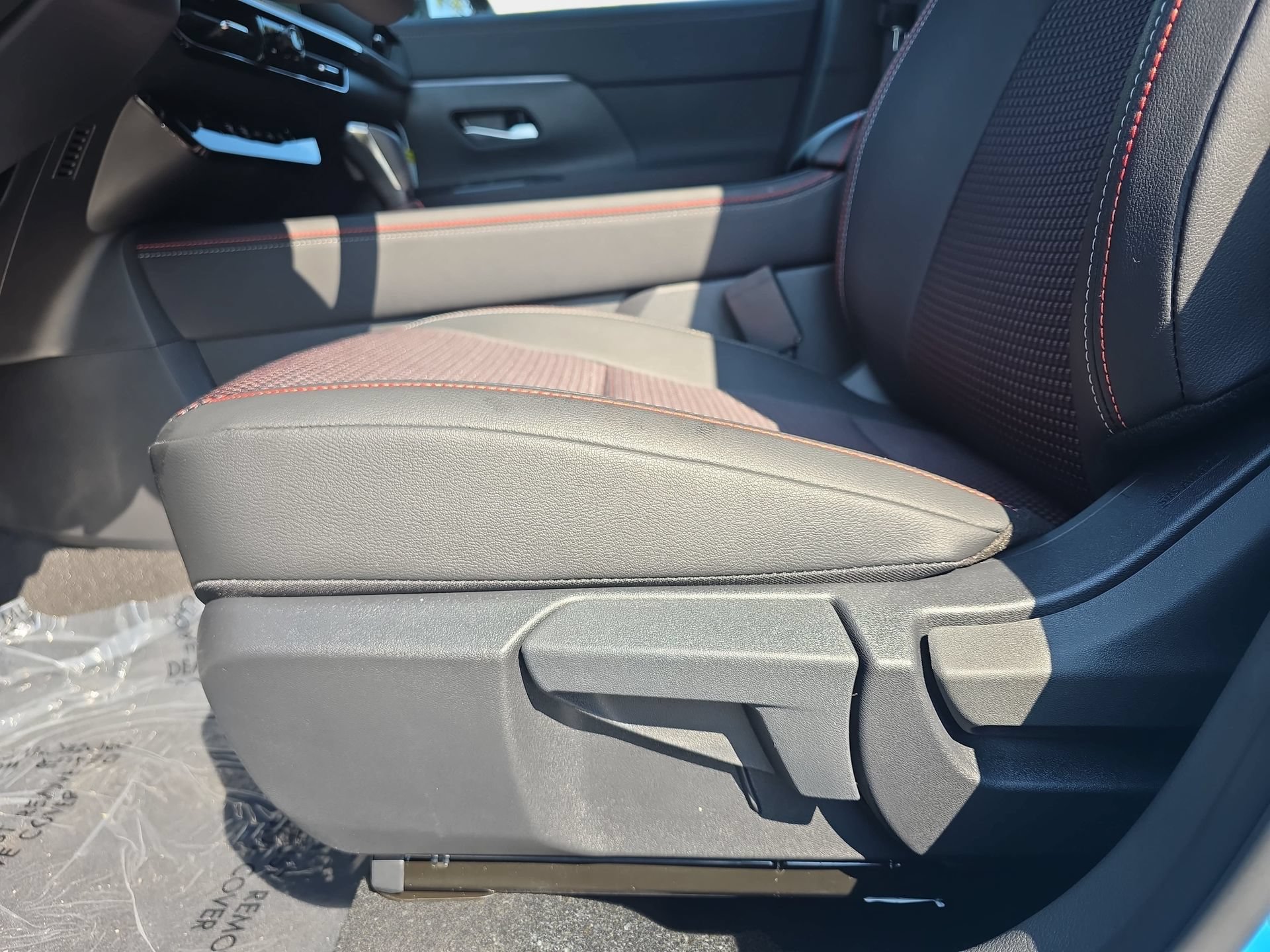 New 2026 Nissan Kicks SR w/ SR Premium Package FWD image 27