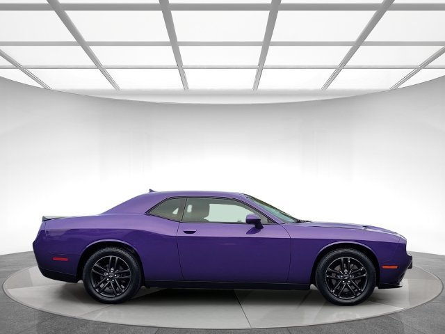 Used 2019 Dodge Challenger SXT w/ Driver Convenience Group AWD/4WD image 3