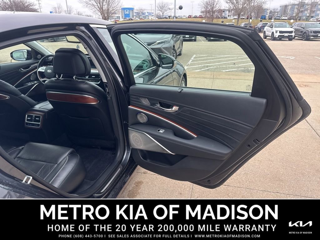 Used 2020 Kia K900 Luxury w/ VIP Package image 34