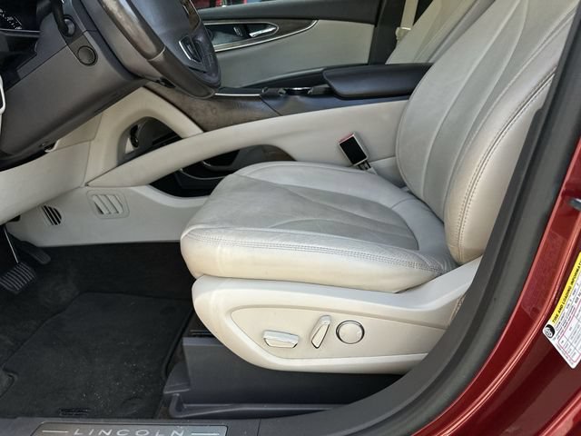 Used 2016 Lincoln MKX Reserve w/ Technology Package FWD image 13